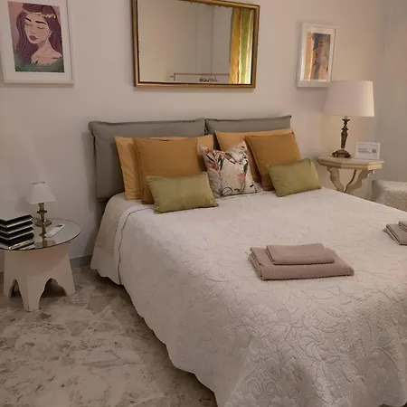 Lägenhet Betel House - Con Due Da Letto Bari